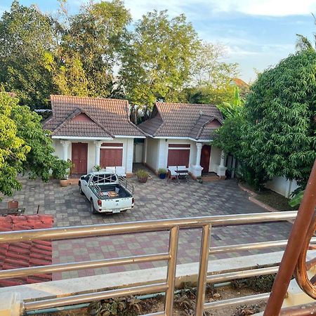 Lotus Blanc Homestay Battambang Exteriör bild