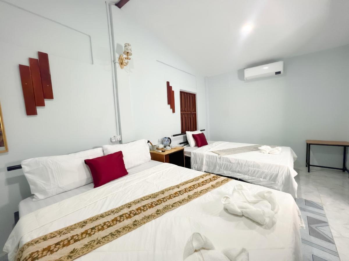 Lotus Blanc Homestay Battambang Exteriör bild