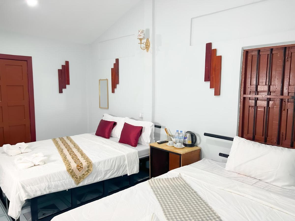 Lotus Blanc Homestay Battambang Exteriör bild