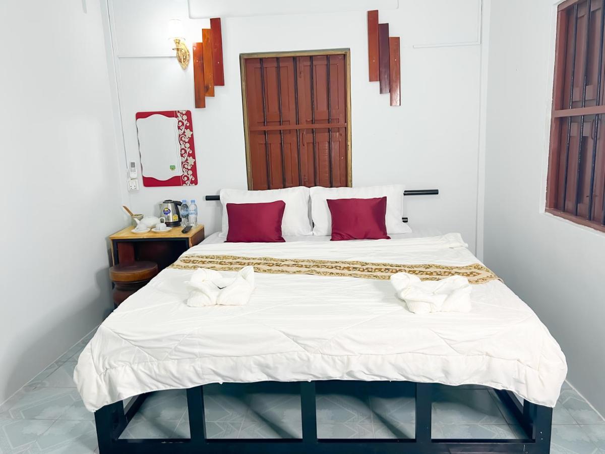 Lotus Blanc Homestay Battambang Exteriör bild