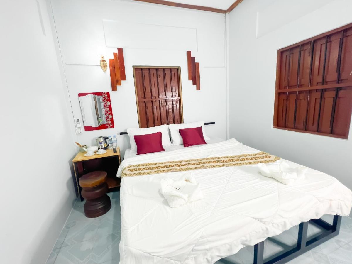 Lotus Blanc Homestay Battambang Exteriör bild