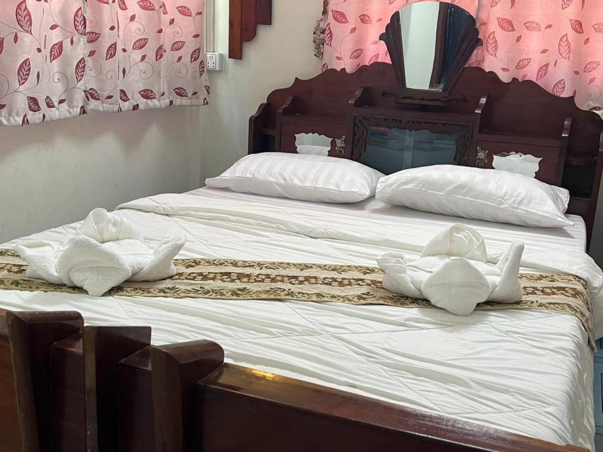 Lotus Blanc Homestay Battambang Exteriör bild