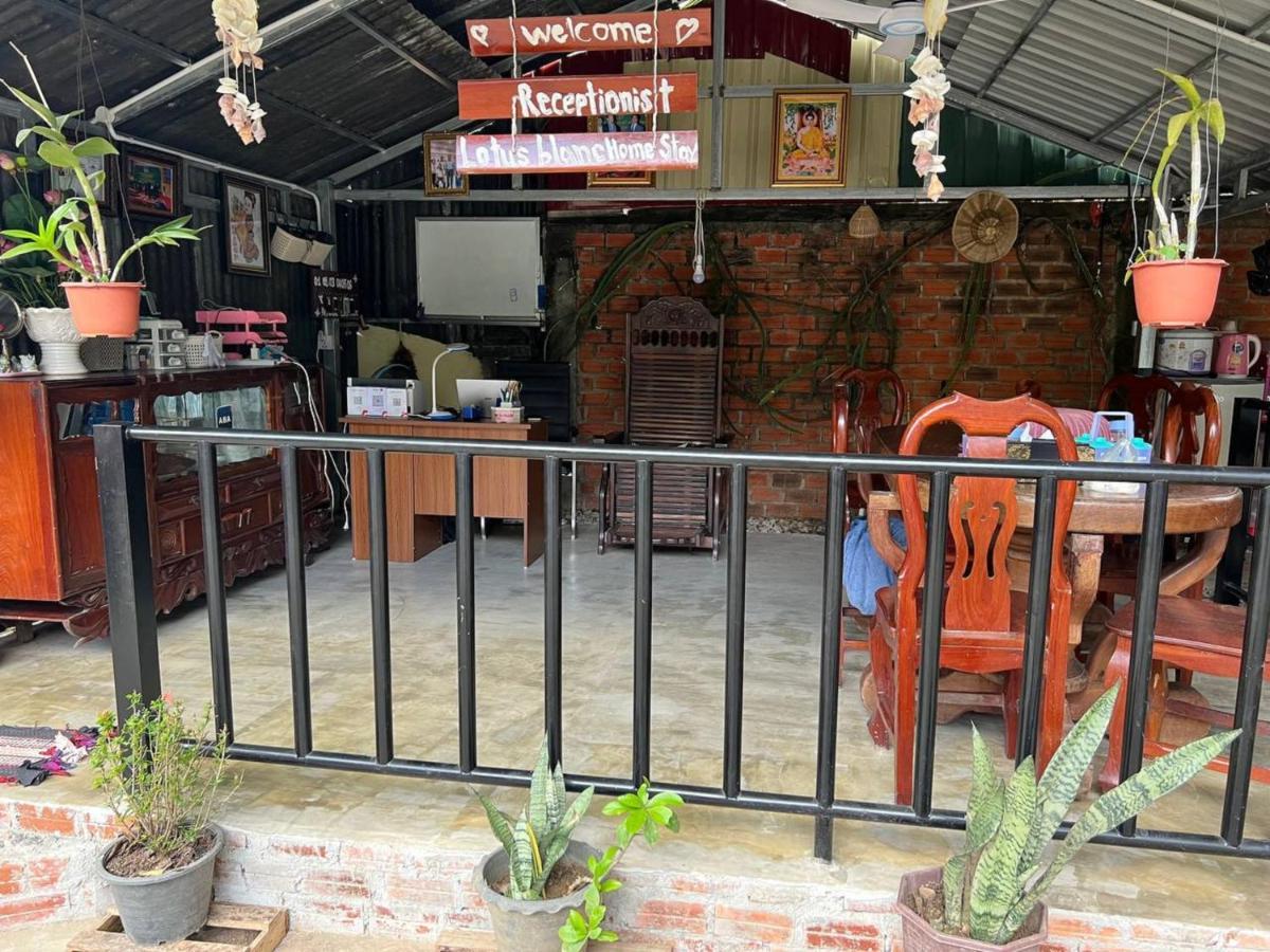 Lotus Blanc Homestay Battambang Exteriör bild