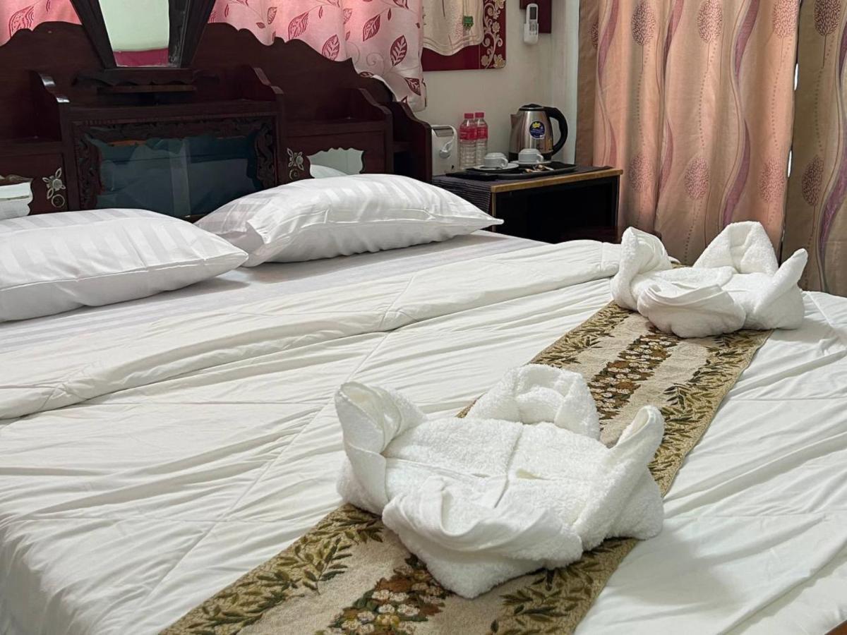 Lotus Blanc Homestay Battambang Exteriör bild