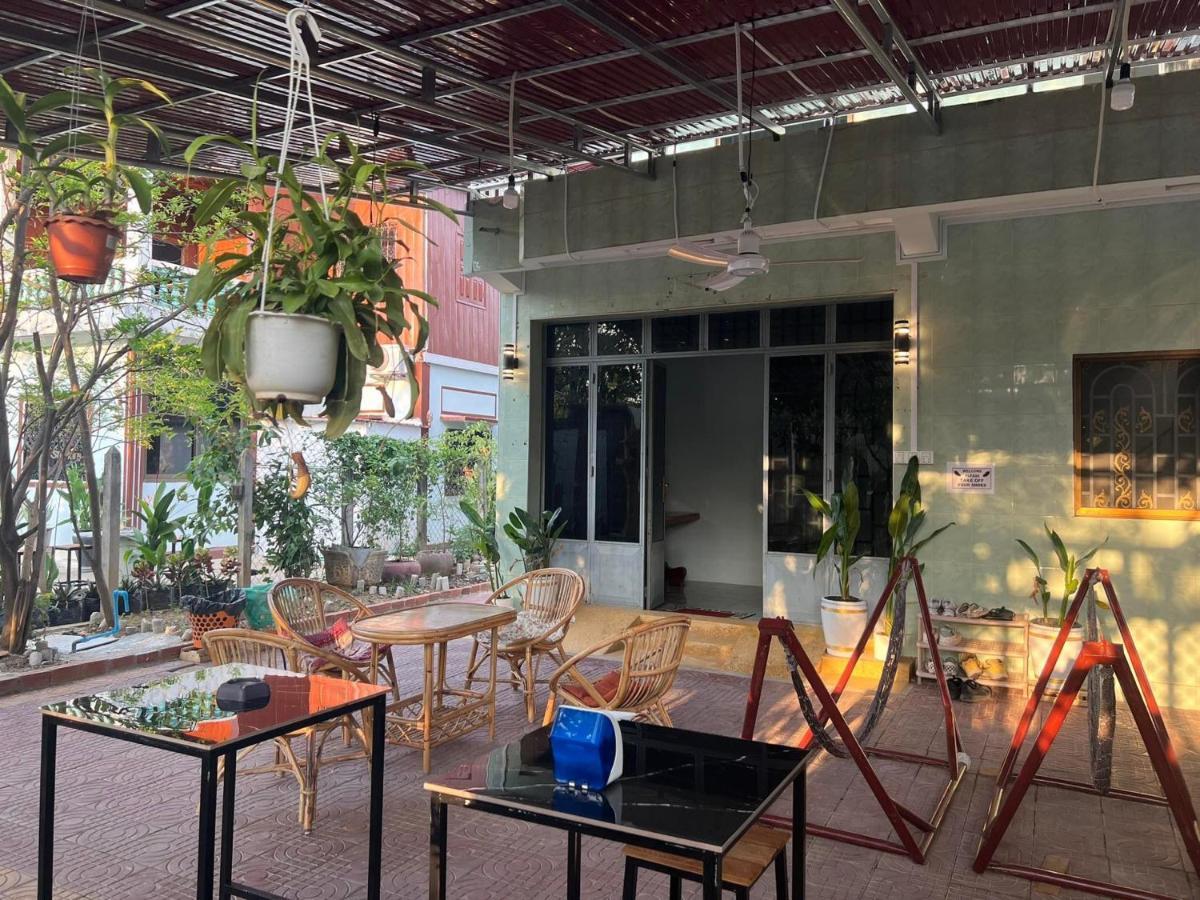 Lotus Blanc Homestay Battambang Exteriör bild