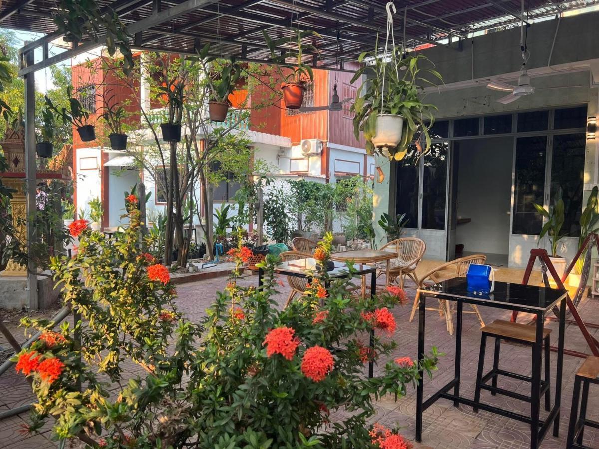 Lotus Blanc Homestay Battambang Exteriör bild