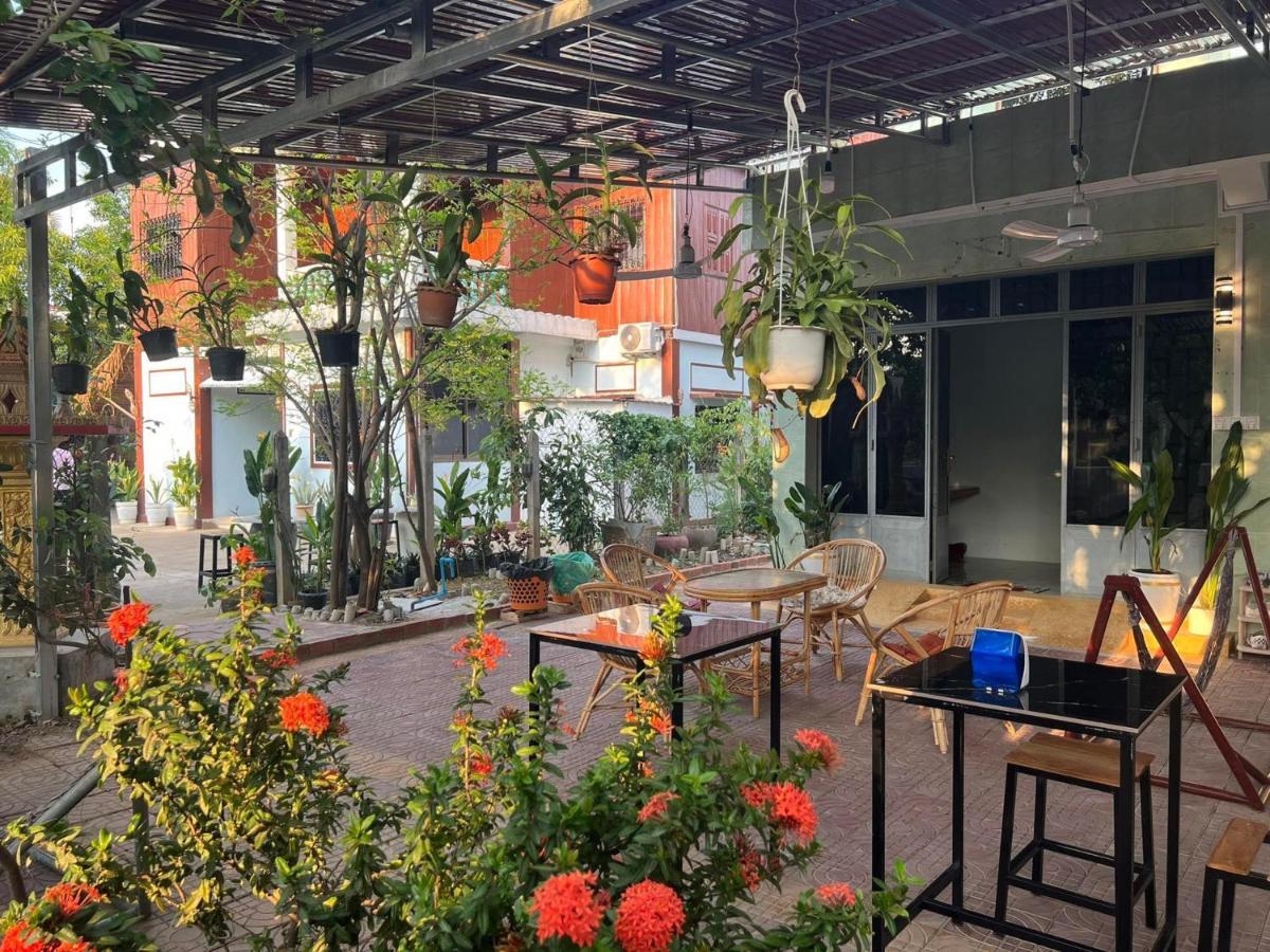 Lotus Blanc Homestay Battambang Exteriör bild