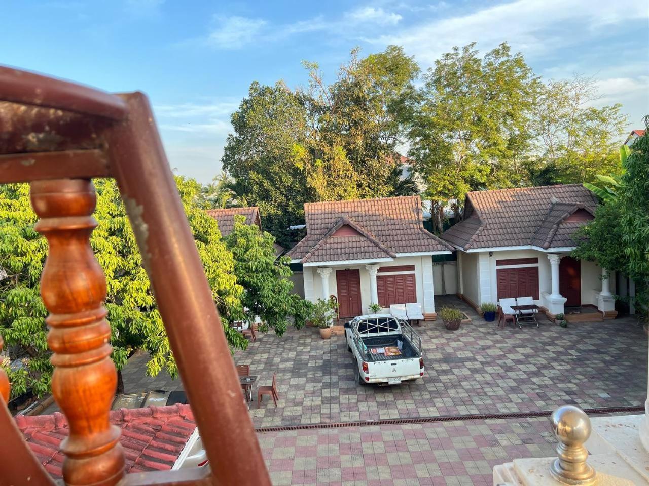 Lotus Blanc Homestay Battambang Exteriör bild