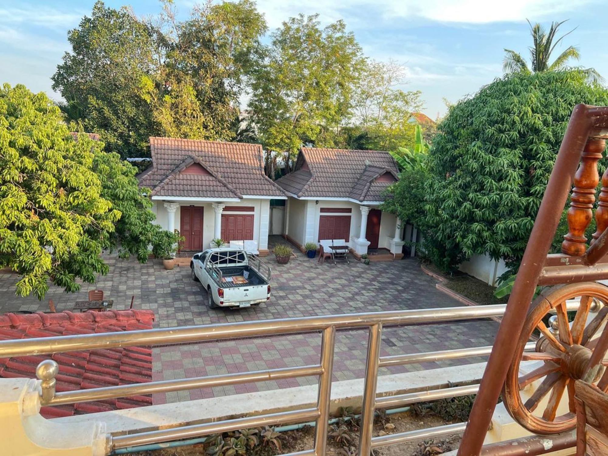 Lotus Blanc Homestay Battambang Exteriör bild