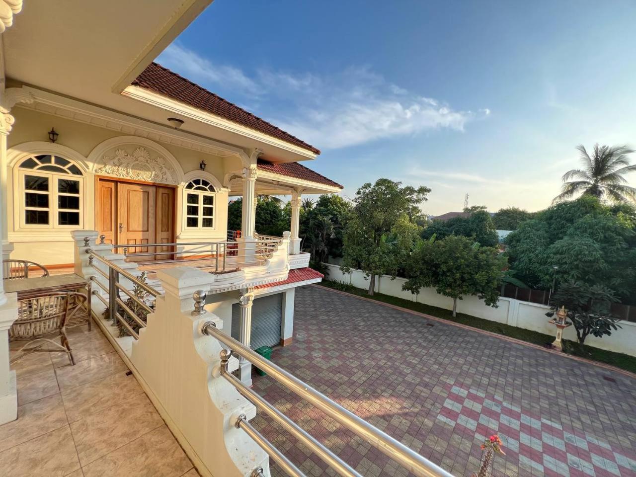 Lotus Blanc Homestay Battambang Exteriör bild