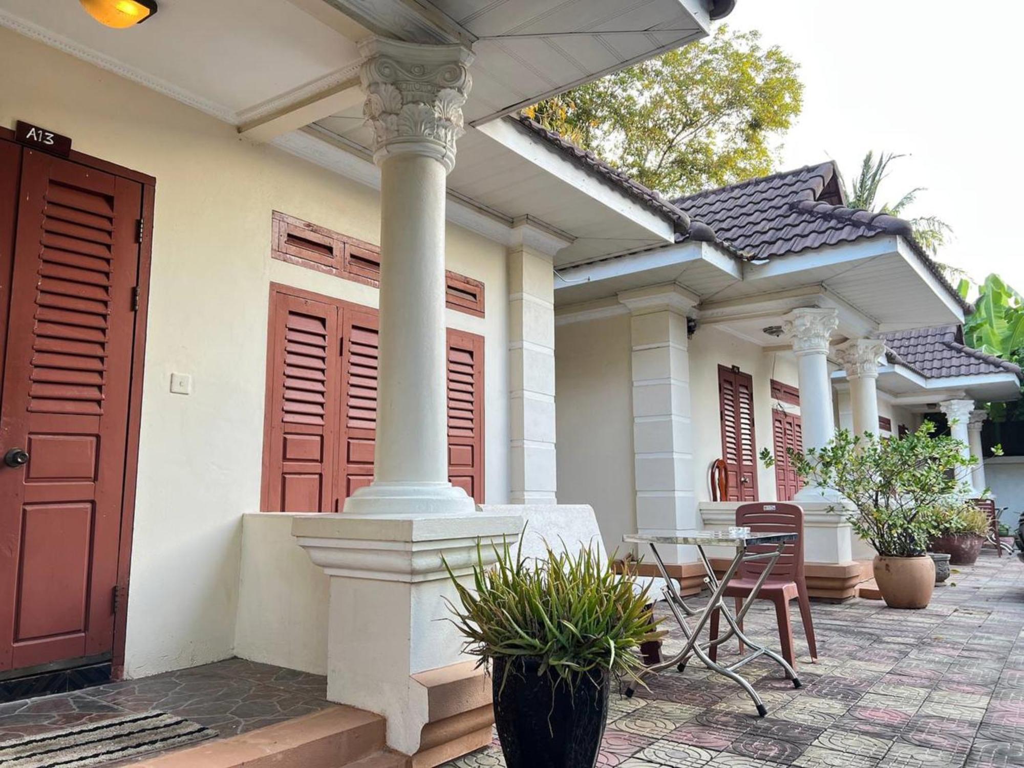 Lotus Blanc Homestay Battambang Exteriör bild