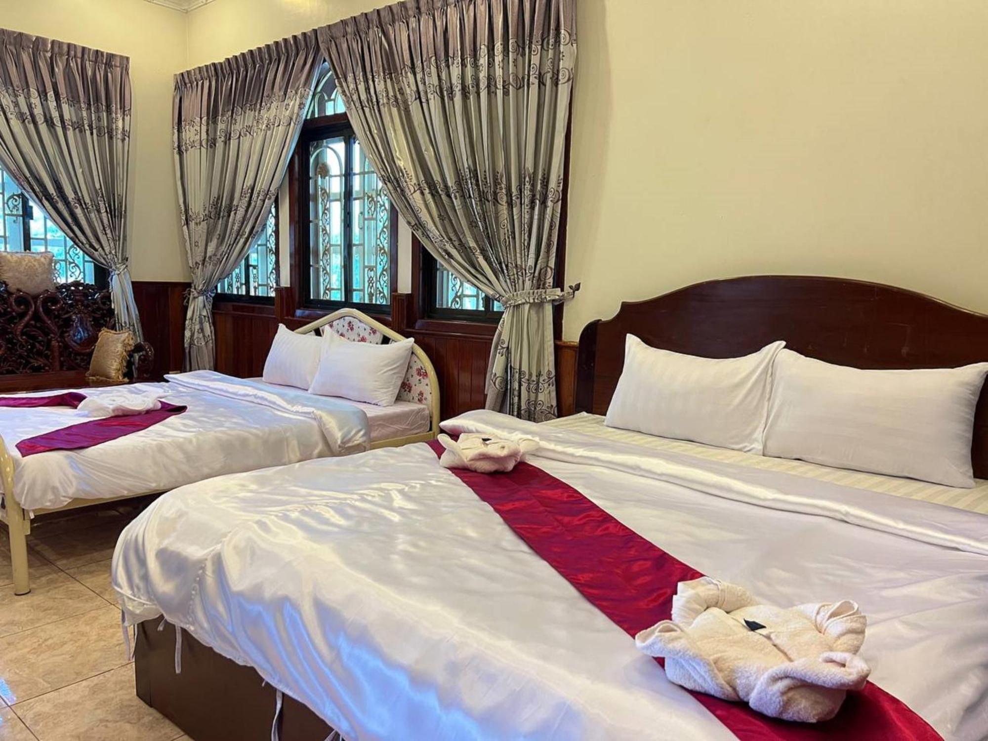 Lotus Blanc Homestay Battambang Exteriör bild